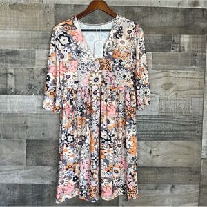 Exclusive Floral Dress Medium Short Sleeves Cream & Gray V-Neck Soft Stretch NWT